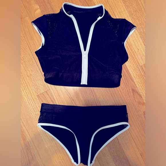 Sia Australia Other - Sia Australia black bathing suit / rashguard. US size 6, fits like a Small.